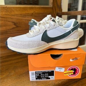 Nike White and Green Sneakers